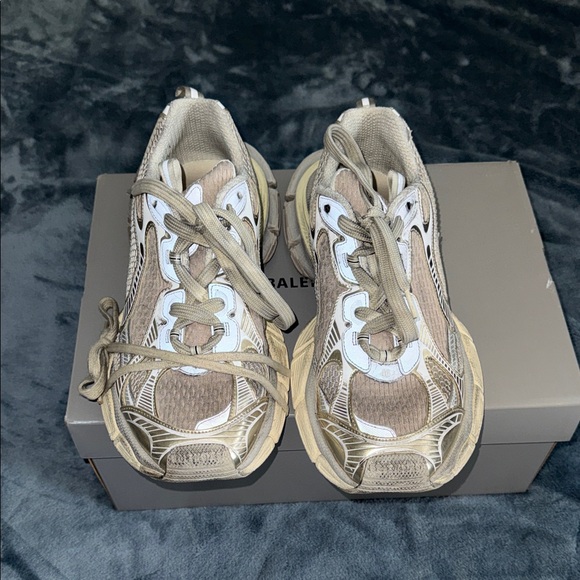 Balenciaga Other - Balenciaga 3XL Eggshell Sz 13